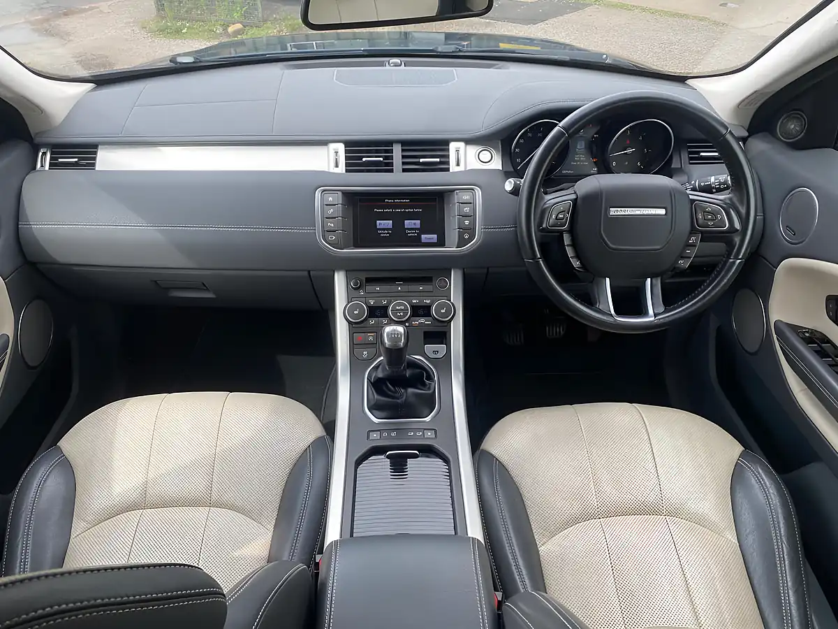 Used 2016 Land Rover Range Rover Evoque Se Tech Green - Interior and Exterior details 4