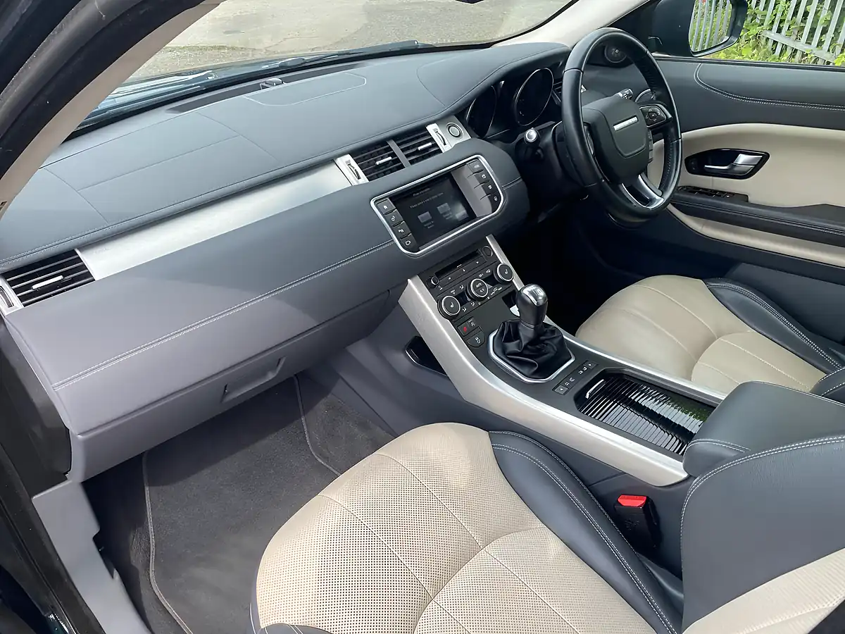 Used 2016 Land Rover Range Rover Evoque Se Tech Green - Interior and Exterior details 5