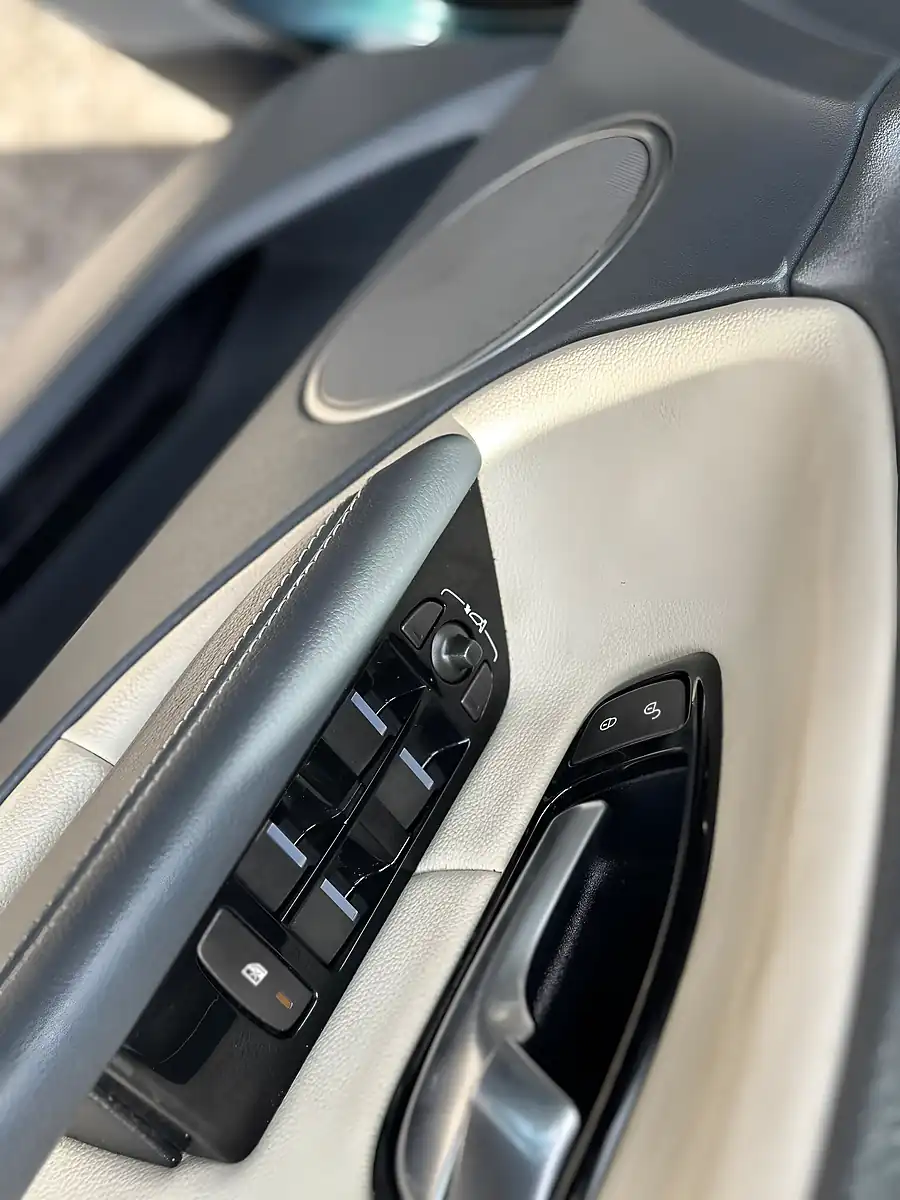 Used 2016 Land Rover Range Rover Evoque Se Tech Green - Interior and Exterior details 13