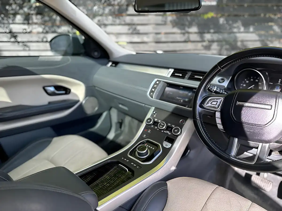 Used 2016 Land Rover Range Rover Evoque Se Tech Green - Interior and Exterior details 7