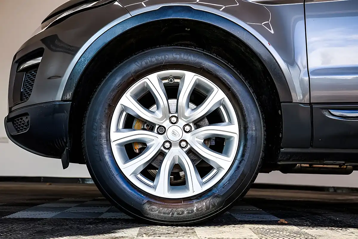 Used 2016 Land Rover Range Rover Evoque Se Tech Grey - Interior and Exterior details 16