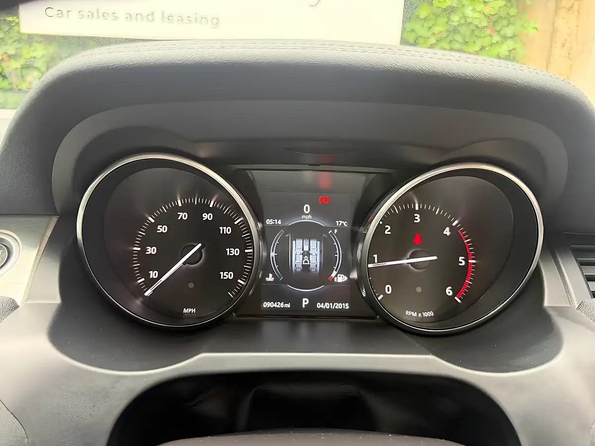 Used 2016 Land Rover Range Rover Evoque Se Tech Red - Interior and Exterior details 10