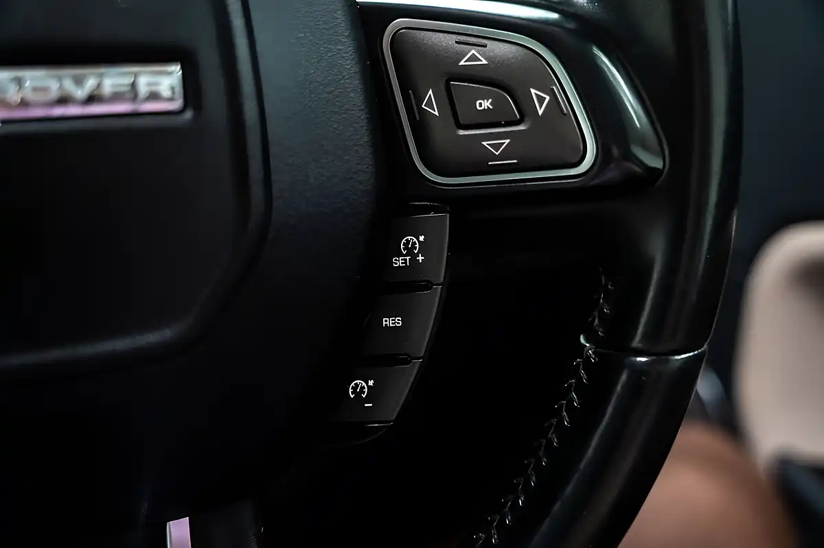 Used 2016 Land Rover Range Rover Evoque Se Tech Red - Interior and Exterior details 11