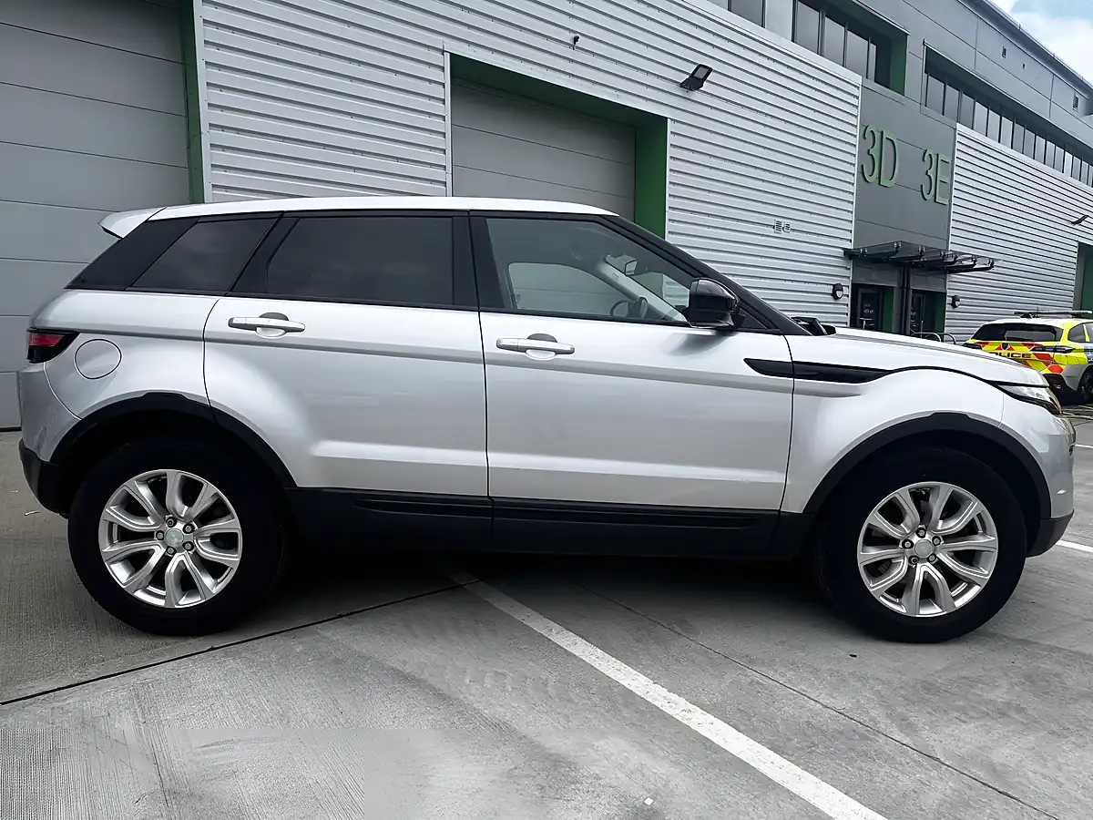 Used 2016 Land Rover Range Rover Evoque Se Tech Silver - Interior and Exterior details 5