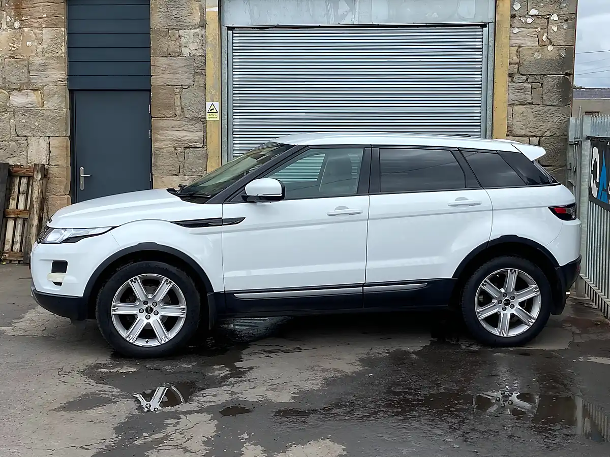 Used 2016 Land Rover Range Rover Evoque Se White - Interior and Exterior details 5
