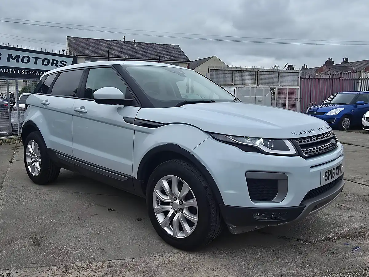 Used 2016 Land Rover Range Rover Evoque Se White - Front View
