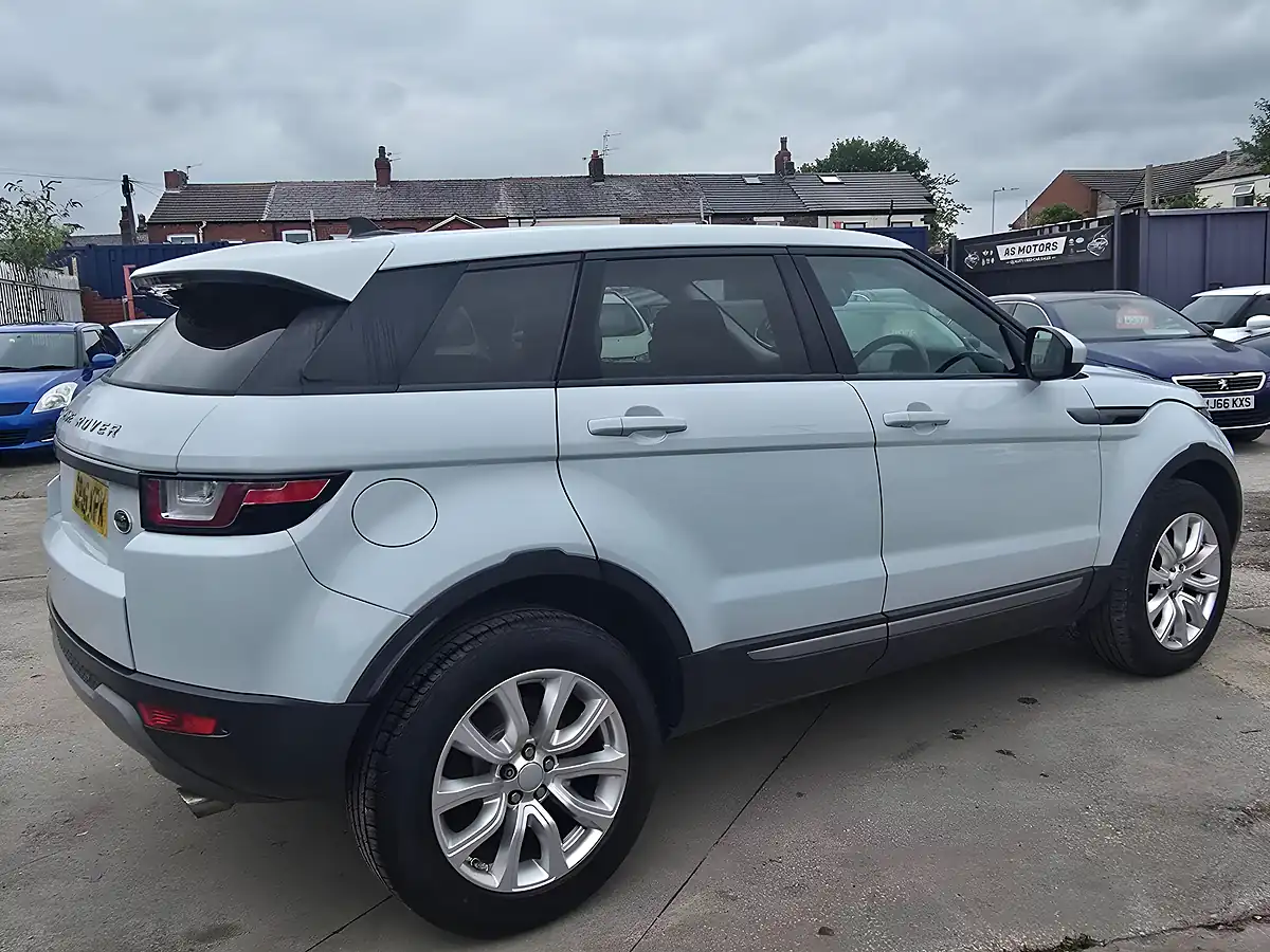 Used 2016 Land Rover Range Rover Evoque Se White - Interior and Exterior details 7