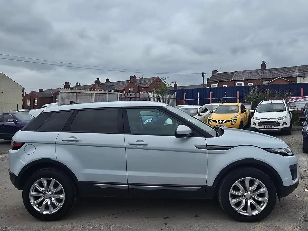 Used 2016 Land Rover Range Rover Evoque Se White - Interior and Exterior details 8