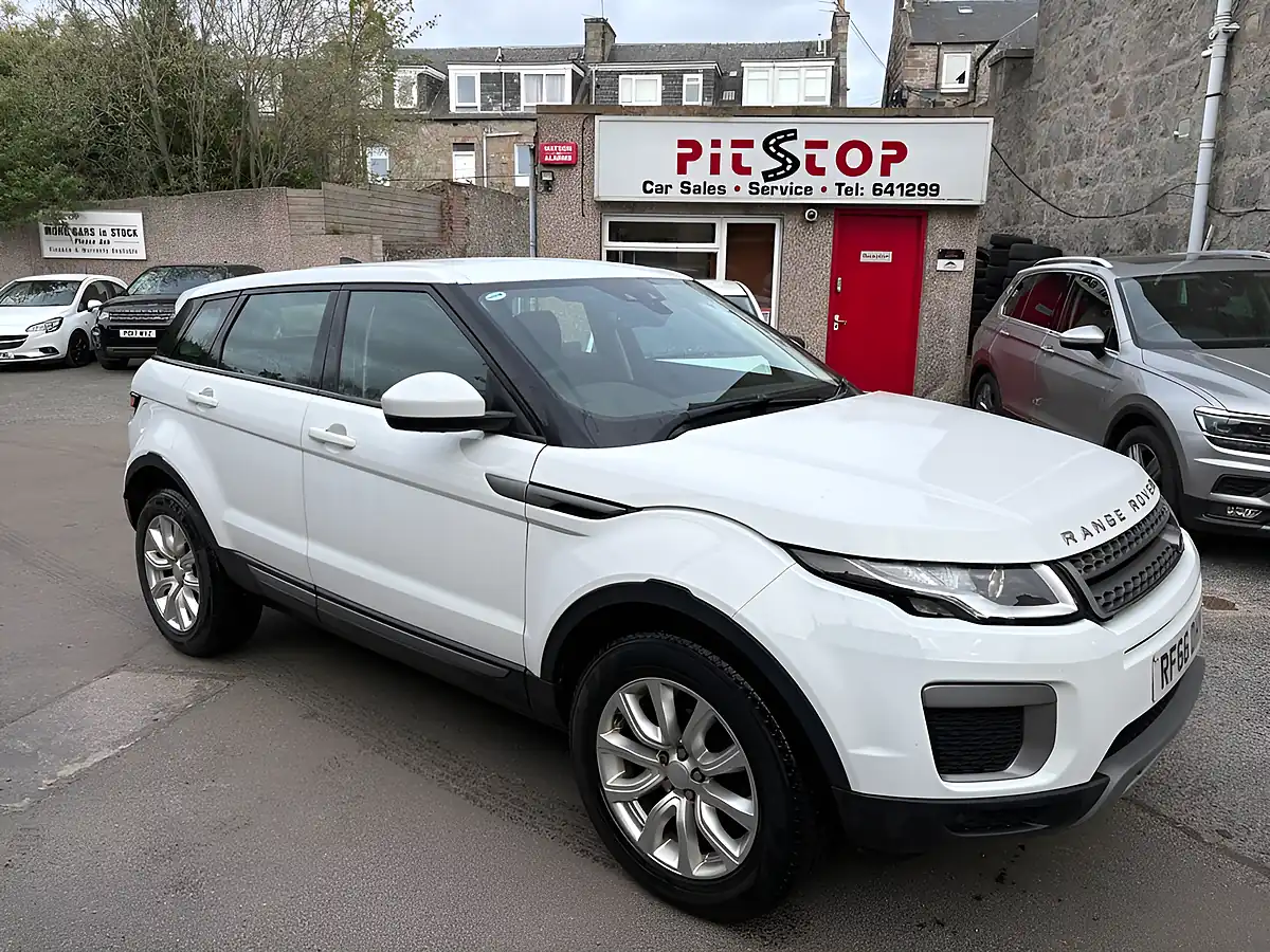 Used 2016 Land Rover Range Rover Evoque Se White - Front View