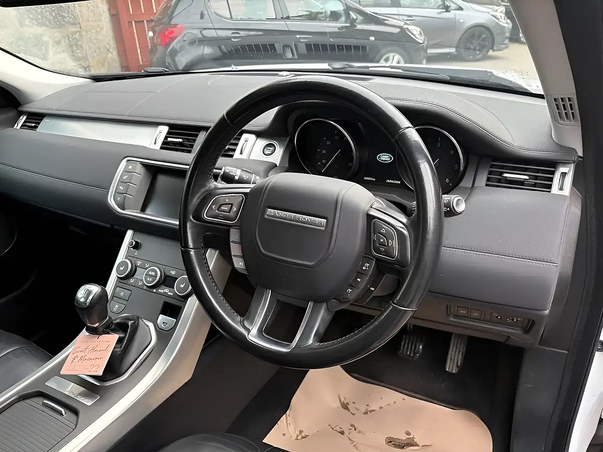 Used 2016 Land Rover Range Rover Evoque Se White - Interior and Exterior details 10