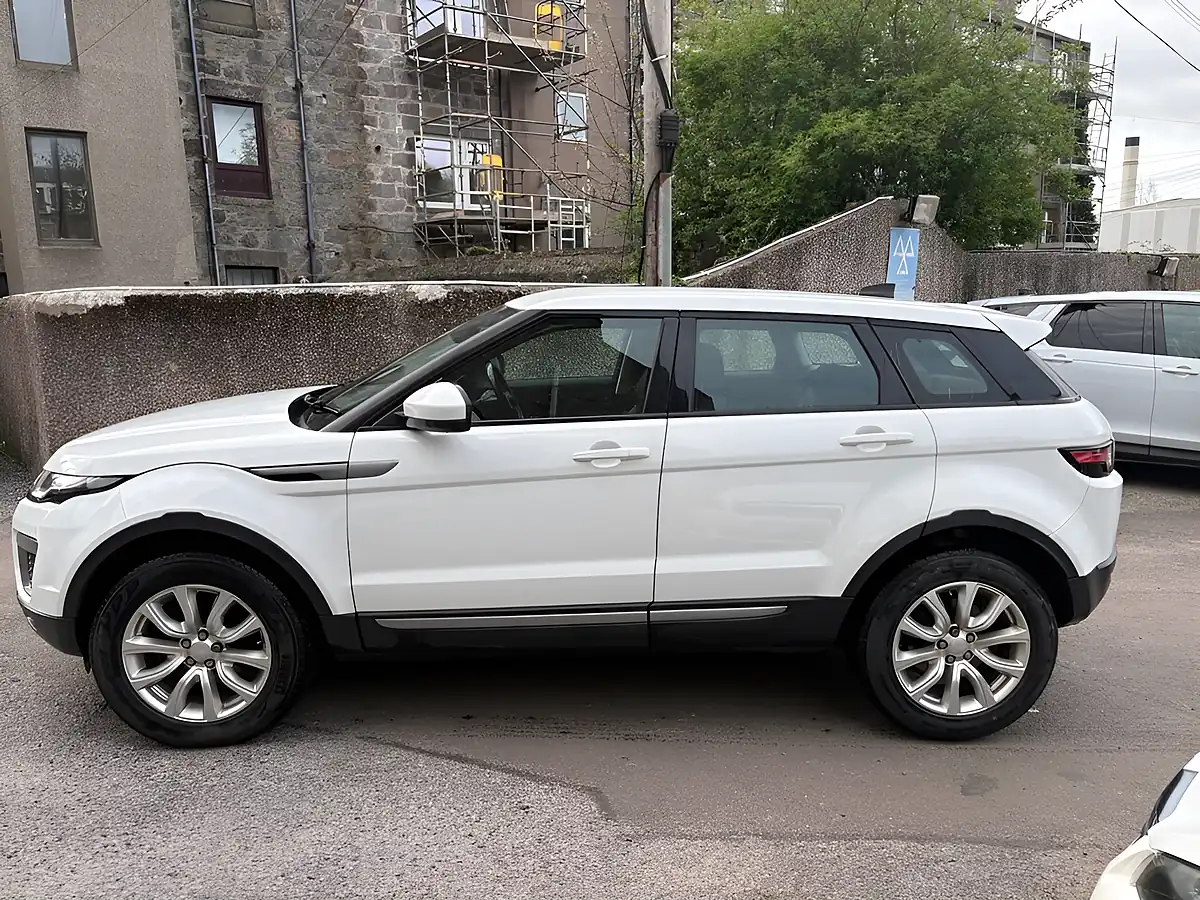 Used 2016 Land Rover Range Rover Evoque Se White - Interior and Exterior details 4