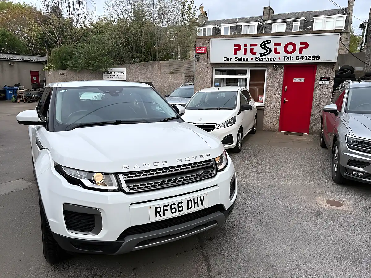 Used 2016 Land Rover Range Rover Evoque Se White - Interior and Exterior details 6