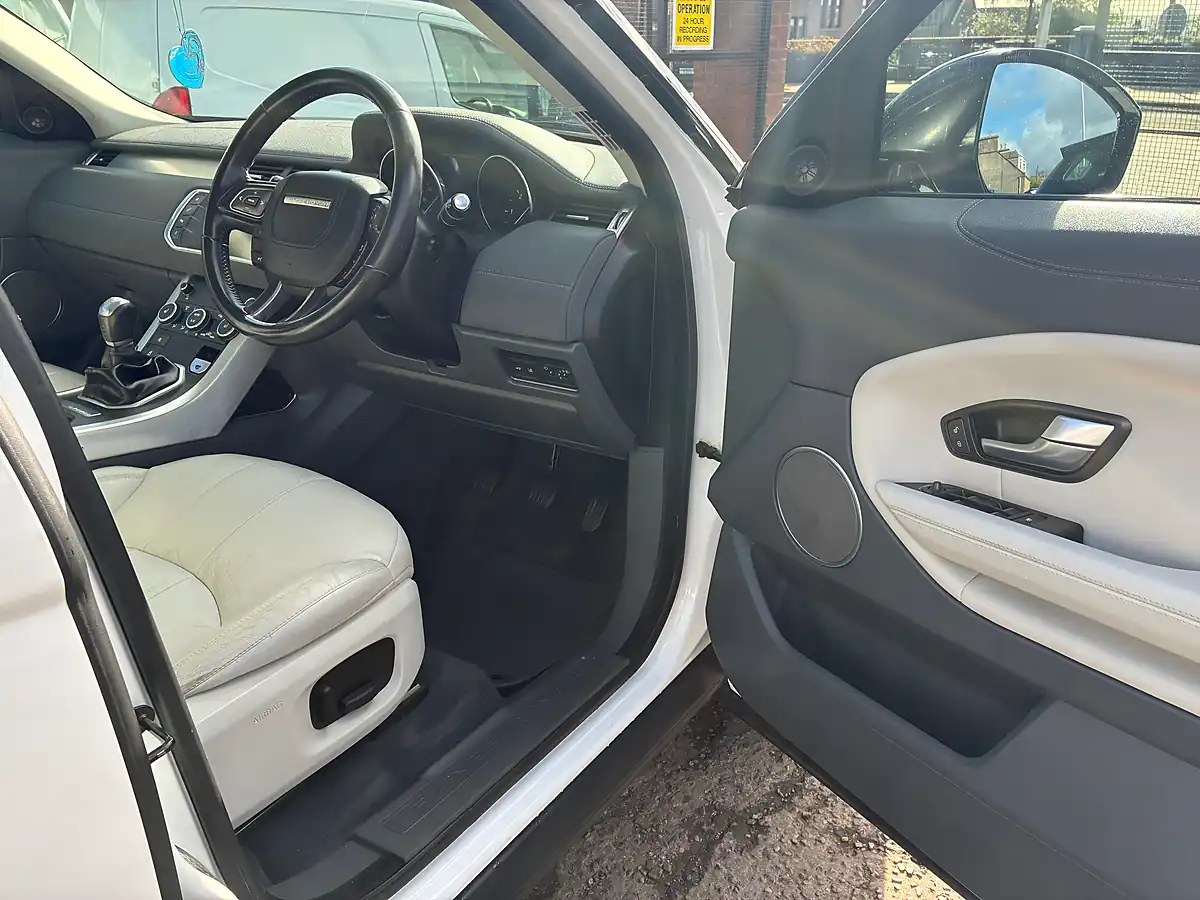 Used 2016 Land Rover Range Rover Evoque Se White - Interior and Exterior details 18