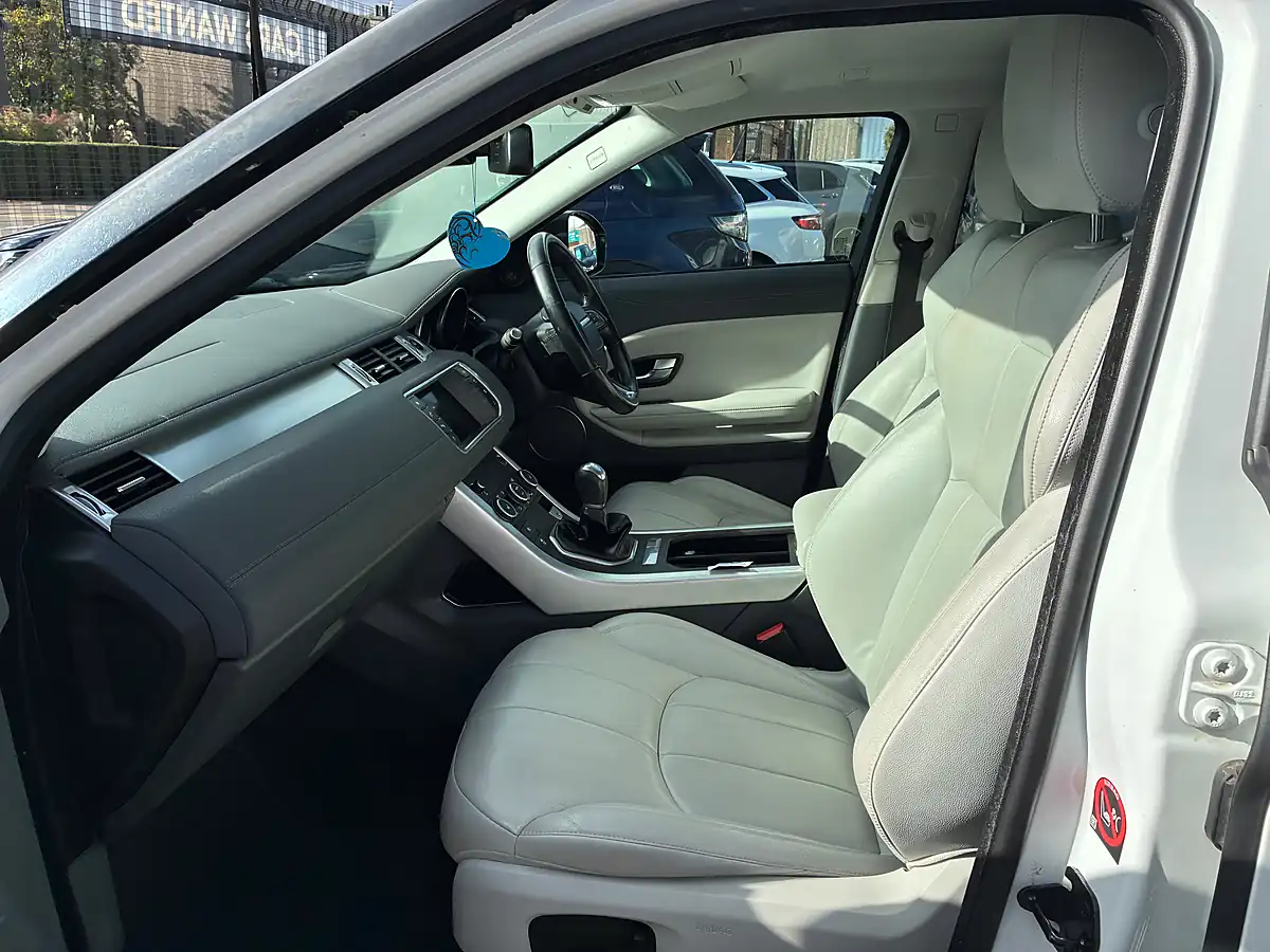 Used 2016 Land Rover Range Rover Evoque Se White - Interior and Exterior details 20