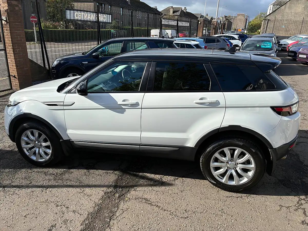 Used 2016 Land Rover Range Rover Evoque Se White - Interior and Exterior details 9