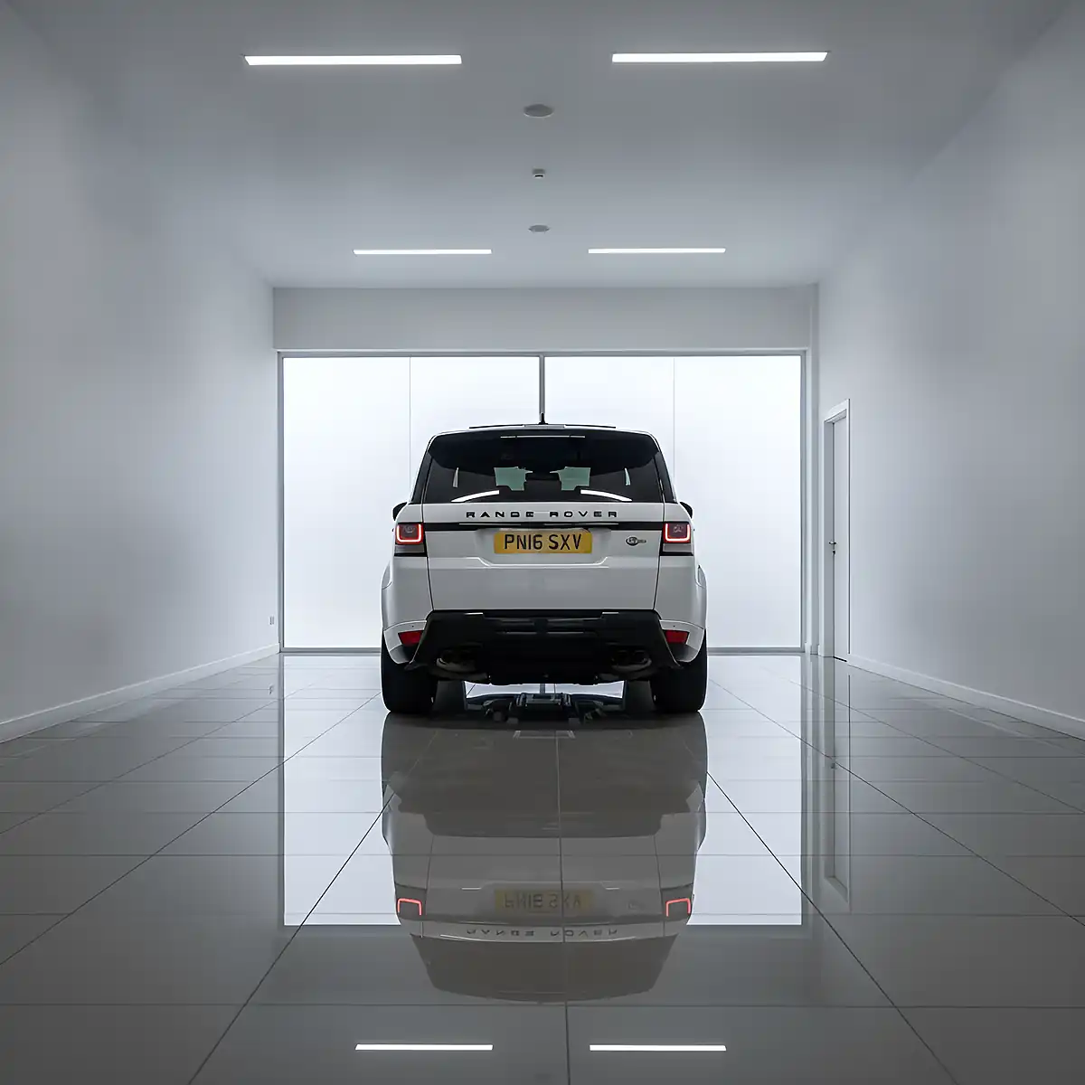 Used 2016 Land Rover Range Rover Sport Svr White - Interior and Exterior details 4