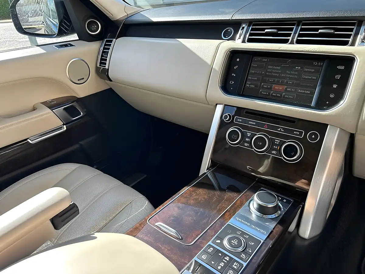 Used 2016 Land Rover Range Rover Vogue Loire Blue Metallic - Interior and Exterior details 18