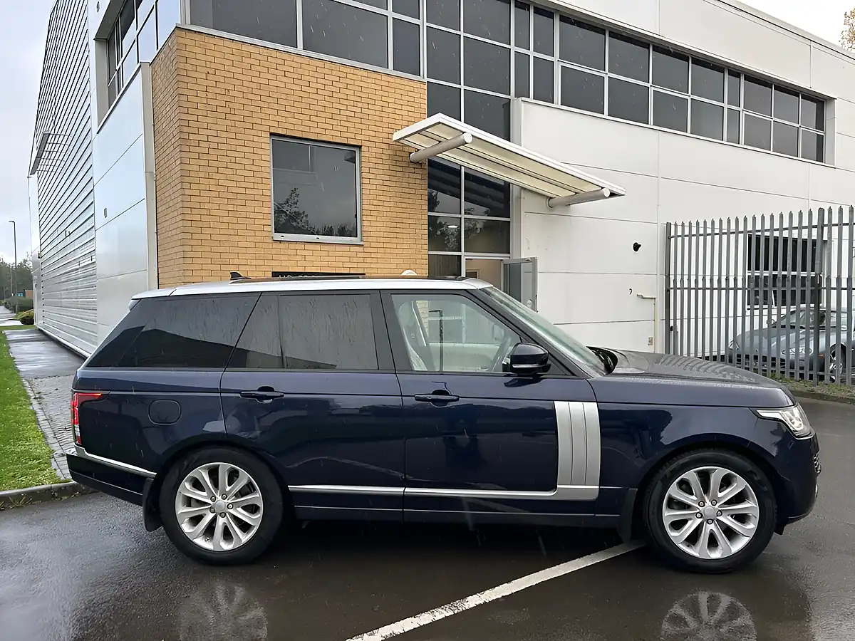 Used 2016 Land Rover Range Rover Vogue Loire Blue Metallic - Interior and Exterior details 4