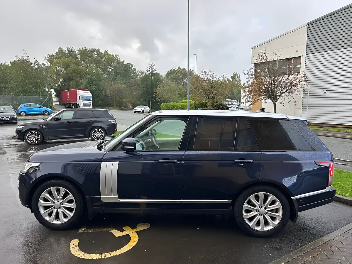 Used 2016 Land Rover Range Rover Vogue Loire Blue Metallic - Interior and Exterior details 8