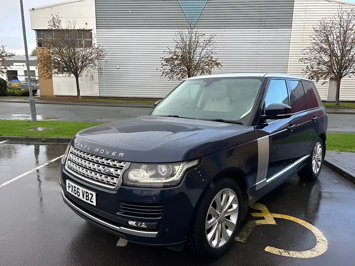 Used 2016 Land Rover Range Rover Vogue Loire Blue Metallic - Interior and Exterior details 9