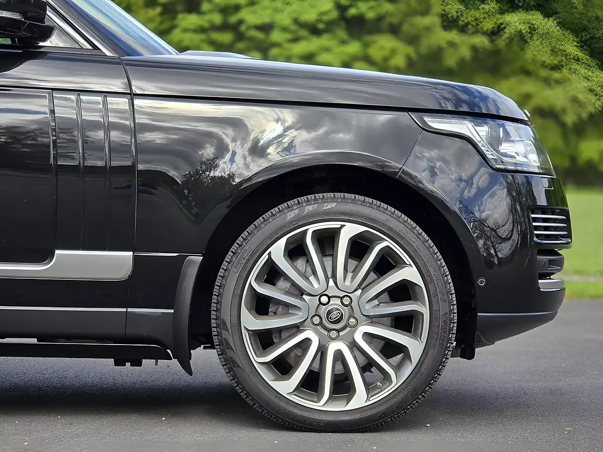 Used 2016 Land Rover Range Rover Vogue Se Black - Interior and Exterior details 11