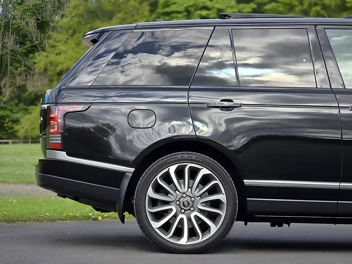 Used 2016 Land Rover Range Rover Vogue Se Black - Interior and Exterior details 12