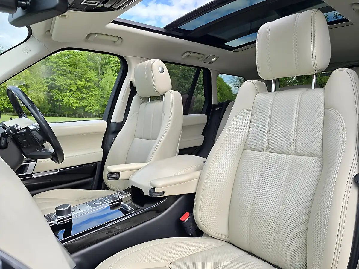 Used 2016 Land Rover Range Rover Vogue Se Black - Interior and Exterior details 13