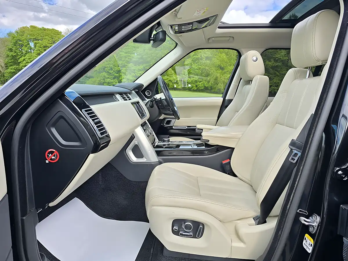 Used 2016 Land Rover Range Rover Vogue Se Black - Interior and Exterior details 14