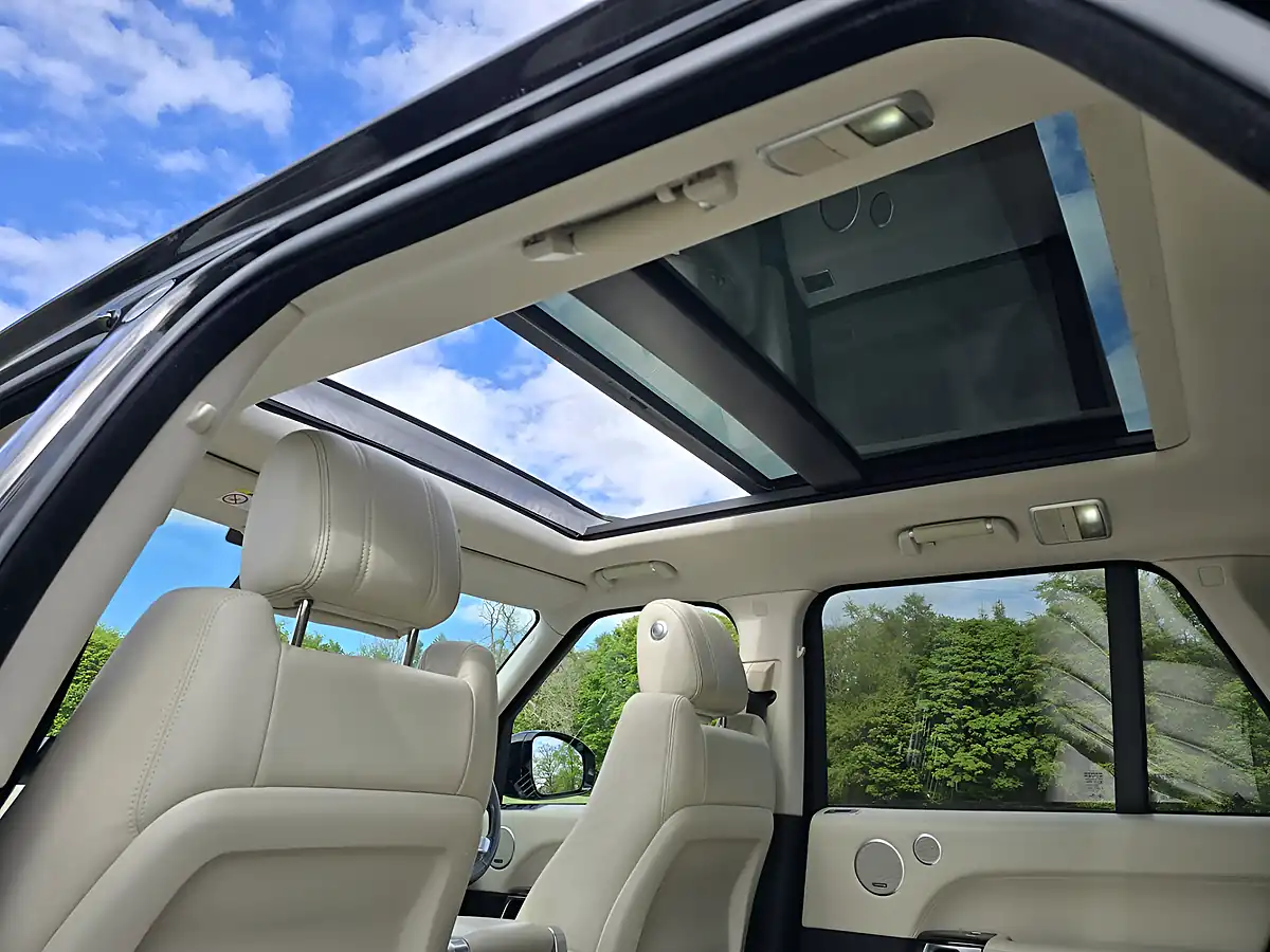 Used 2016 Land Rover Range Rover Vogue Se Black - Interior and Exterior details 17