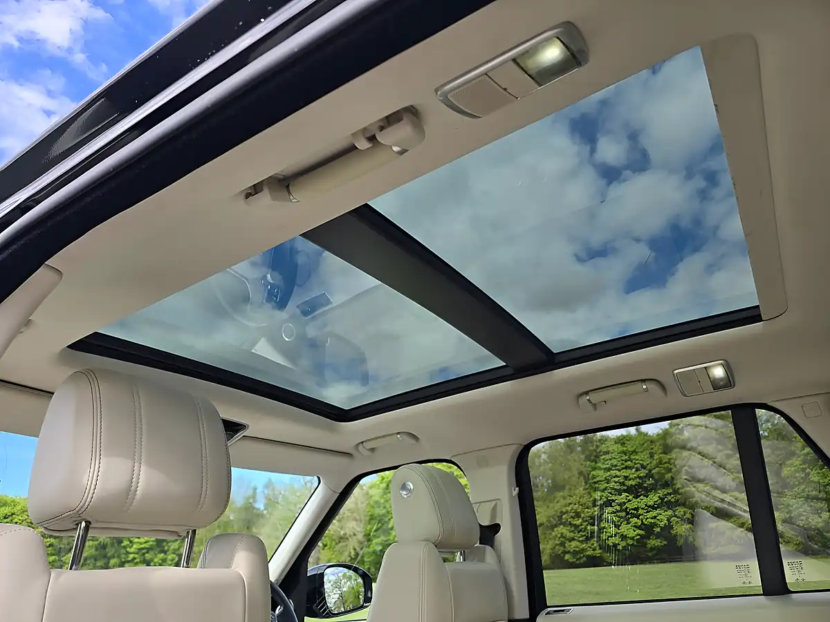 Used 2016 Land Rover Range Rover Vogue Se Black - Interior and Exterior details 18