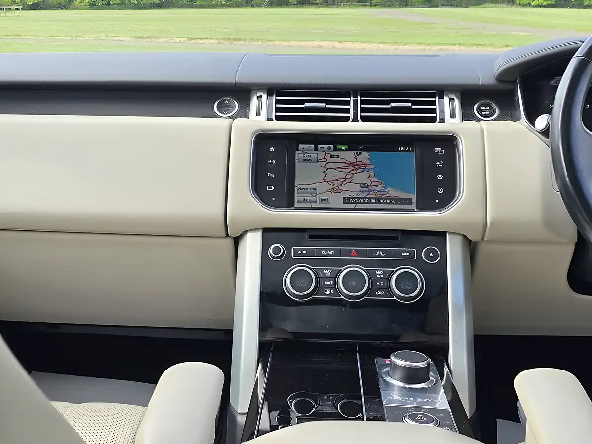 Used 2016 Land Rover Range Rover Vogue Se Black - Interior and Exterior details 19