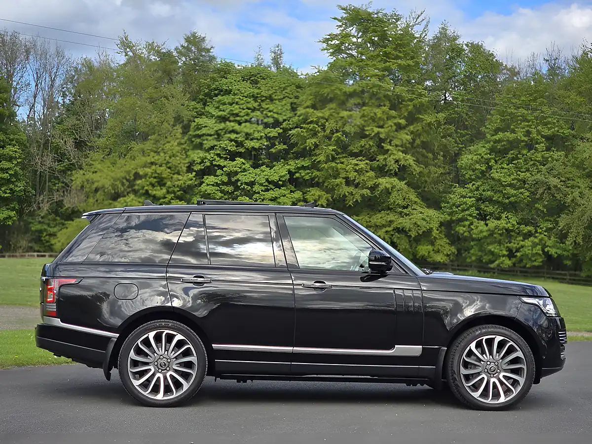 Used 2016 Land Rover Range Rover Vogue Se Black - Interior and Exterior details 3