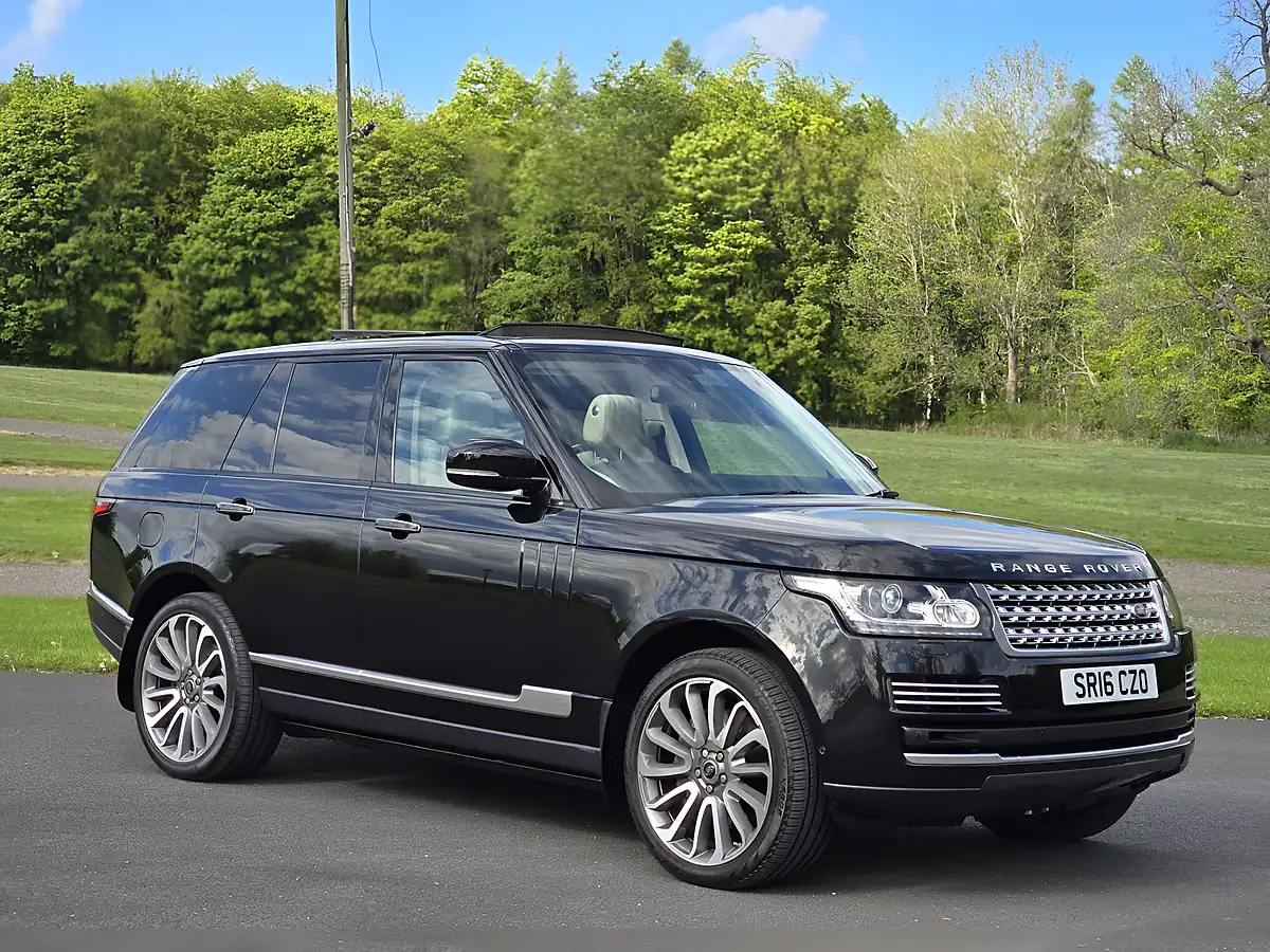 Used 2016 Land Rover Range Rover Vogue Se Black - Interior and Exterior details 7