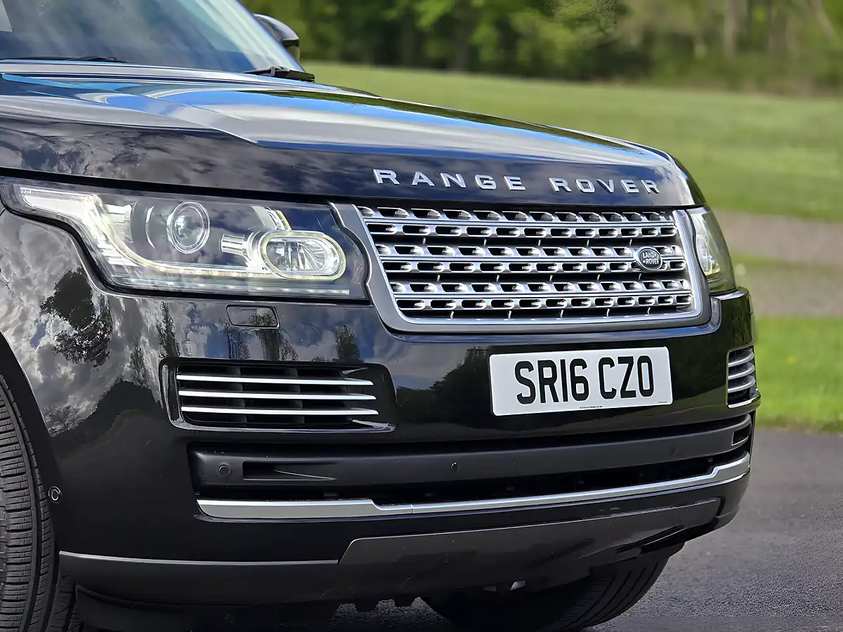 Used 2016 Land Rover Range Rover Vogue Se Black - Interior and Exterior details 8
