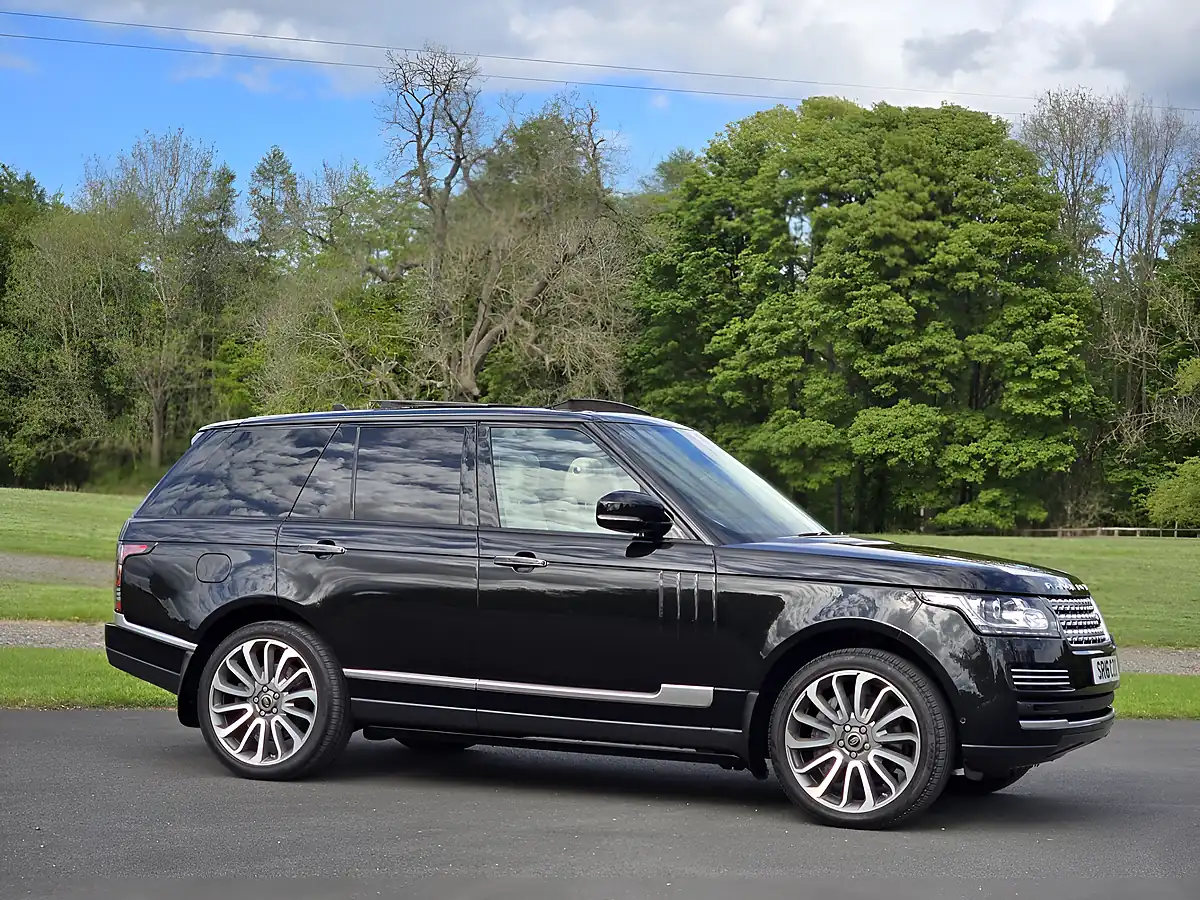 Used 2016 Land Rover Range Rover Vogue Se Black - Interior and Exterior details 9