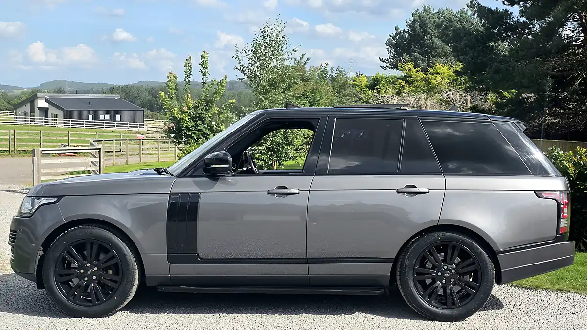 Used 2016 Land Rover Range Rover Vogue Se Grey - Interior and Exterior details 2