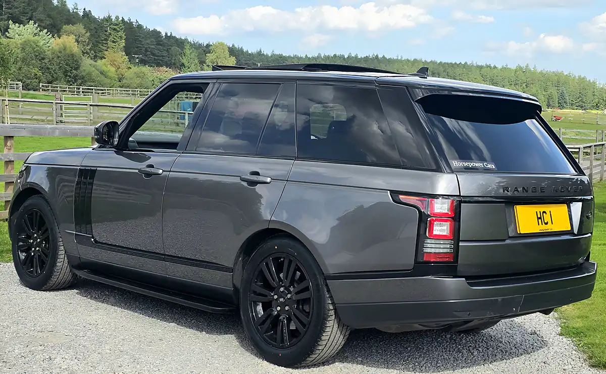 Used 2016 Land Rover Range Rover Vogue Se Grey - Interior and Exterior details 3