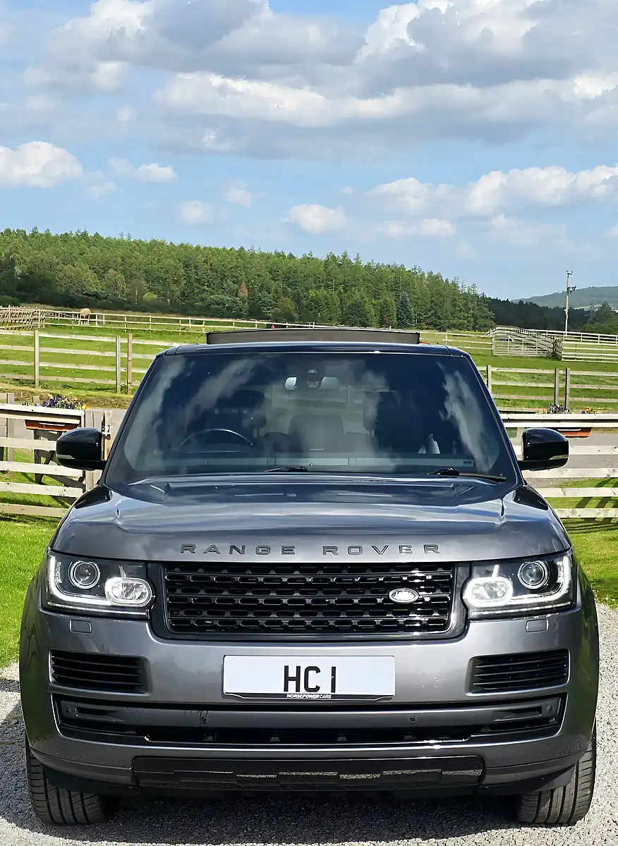 Used 2016 Land Rover Range Rover Vogue Se Grey - Interior and Exterior details 4