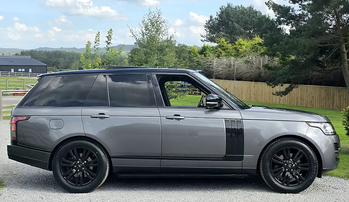 Used 2016 Land Rover Range Rover Vogue Se Grey - Interior and Exterior details 5