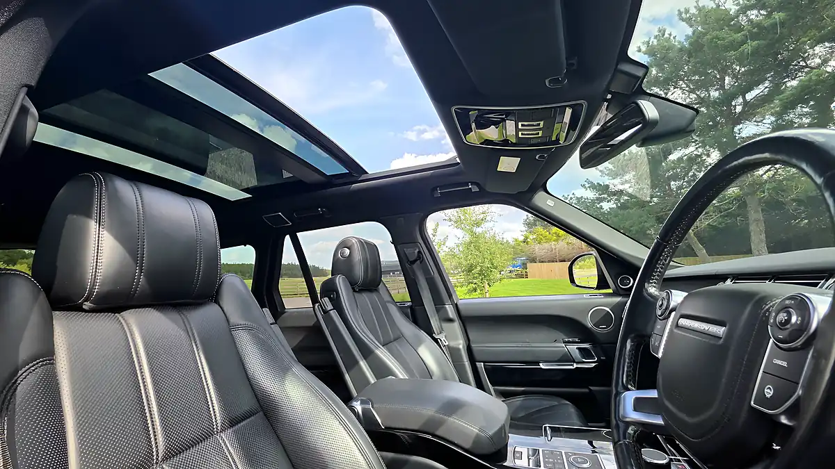 Used 2016 Land Rover Range Rover Vogue Se Grey - Interior and Exterior details 9