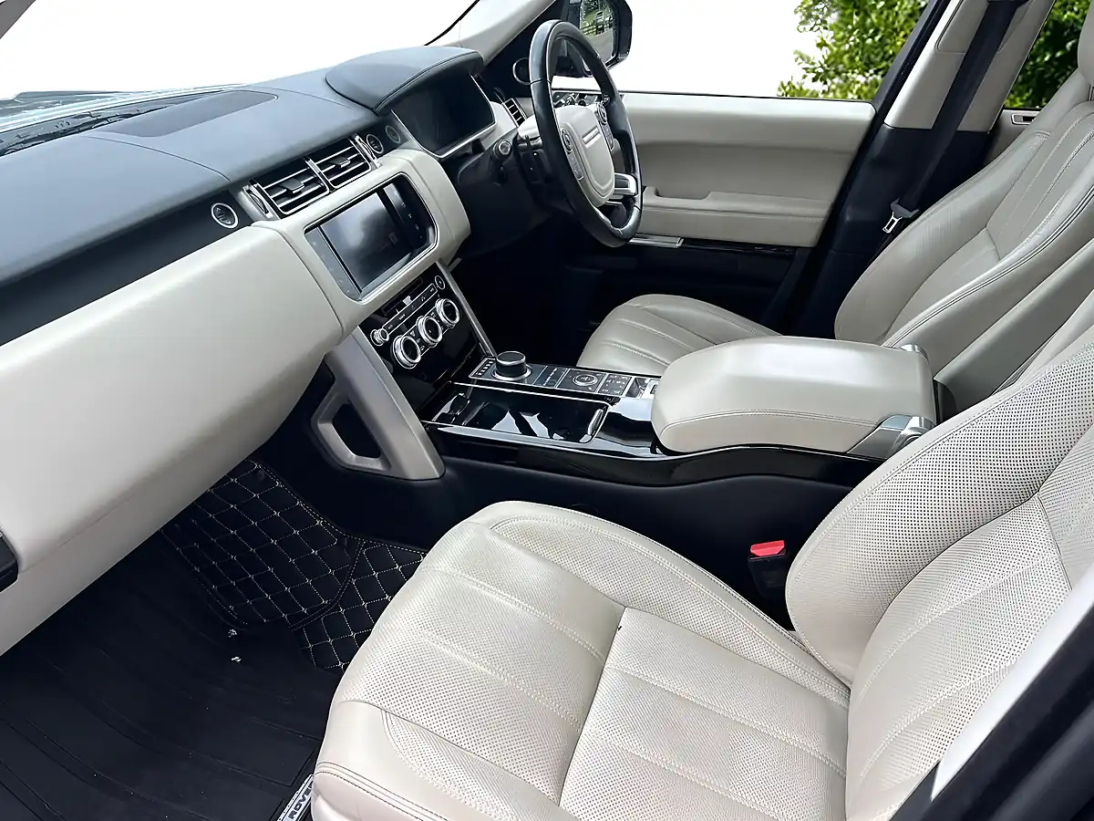 Used 2016 Land Rover Range Rover Vogue Se Grey - Interior and Exterior details 10