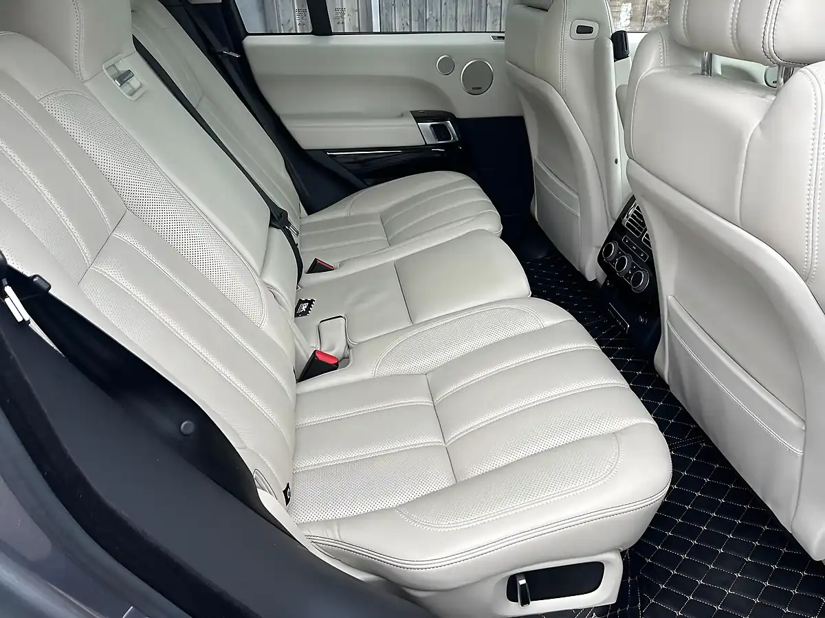 Used 2016 Land Rover Range Rover Vogue Se Grey - Interior and Exterior details 14