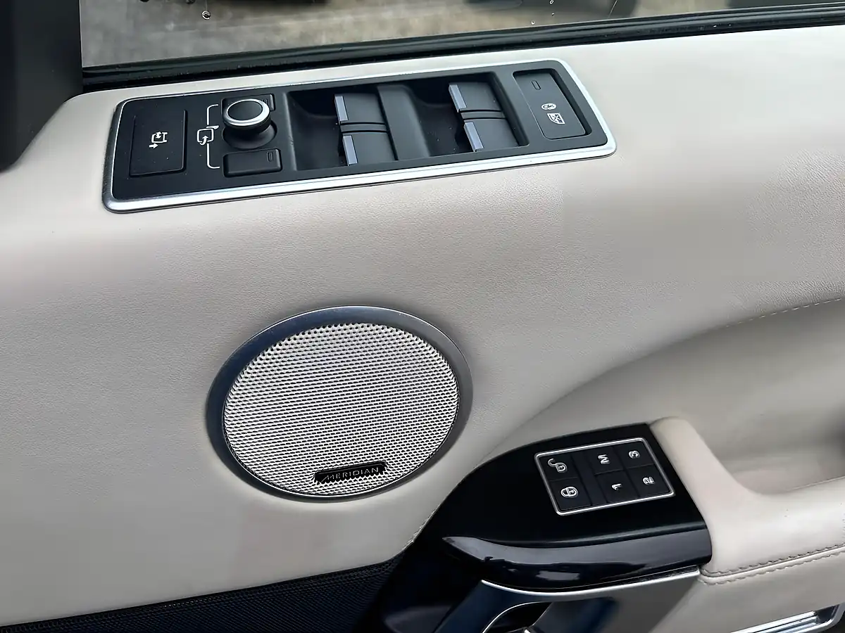 Used 2016 Land Rover Range Rover Vogue Se Grey - Interior and Exterior details 15