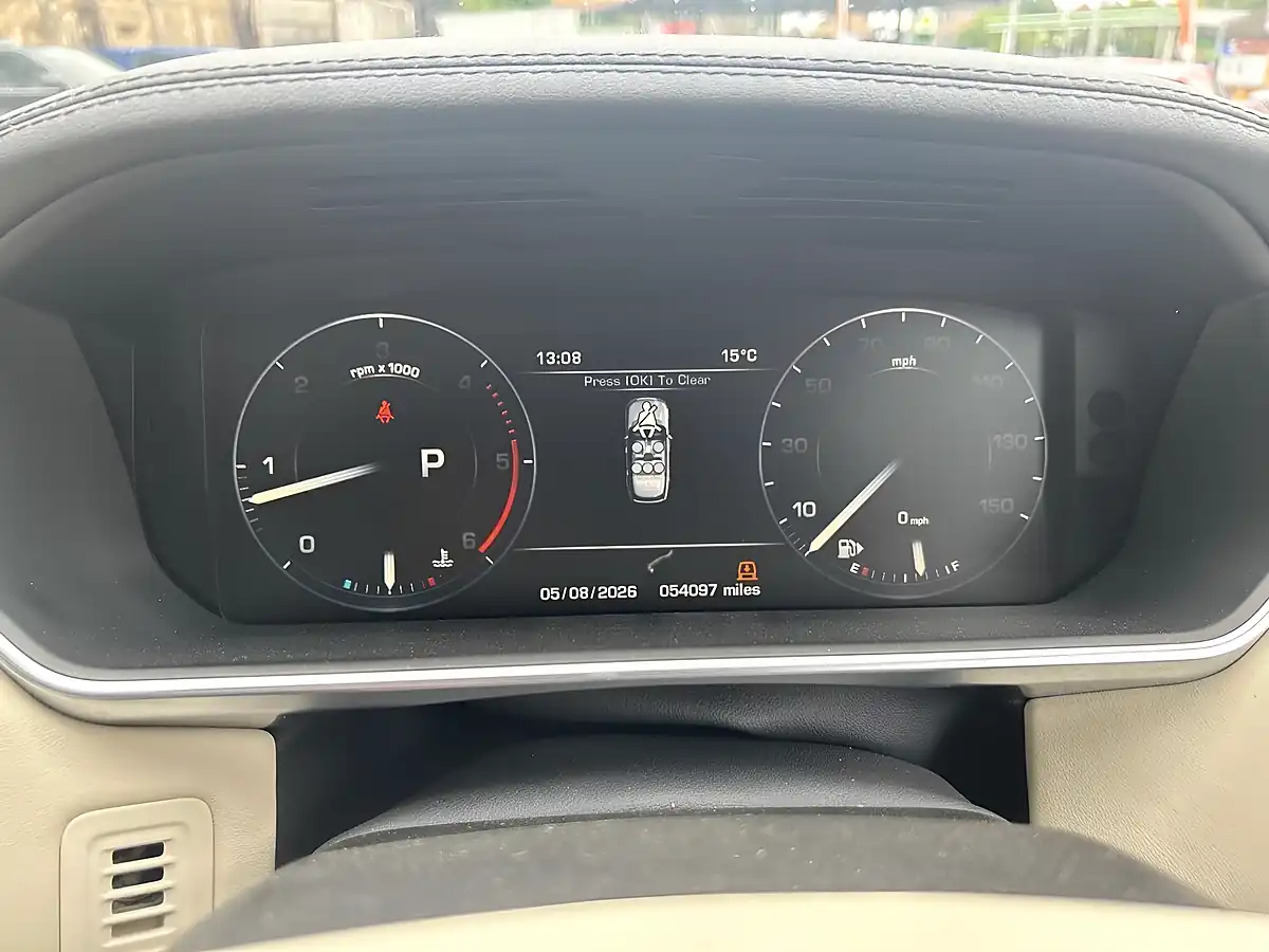 Used 2016 Land Rover Range Rover Vogue Se Grey - Interior and Exterior details 18