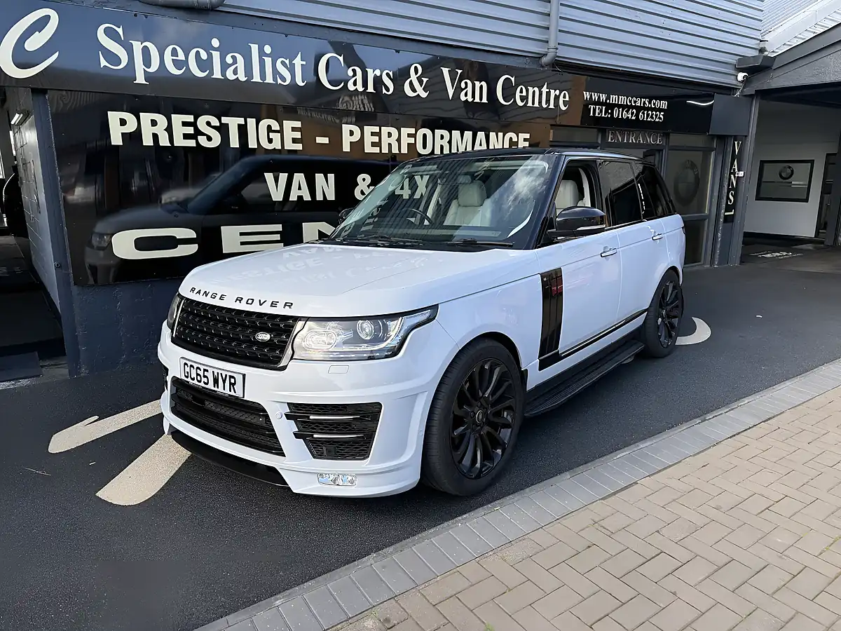 Used 2016 Land Rover Range Rover Vogue Se White - Front View