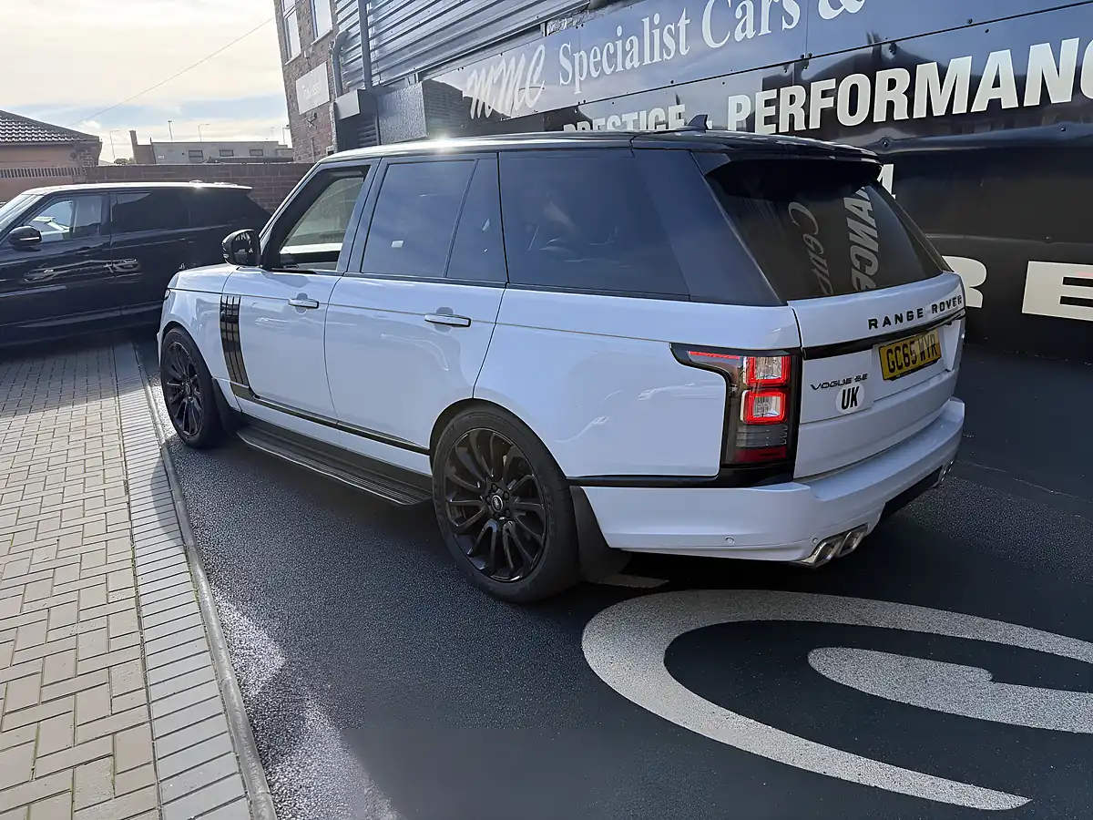 Used 2016 Land Rover Range Rover Vogue Se White - Interior and Exterior details 5