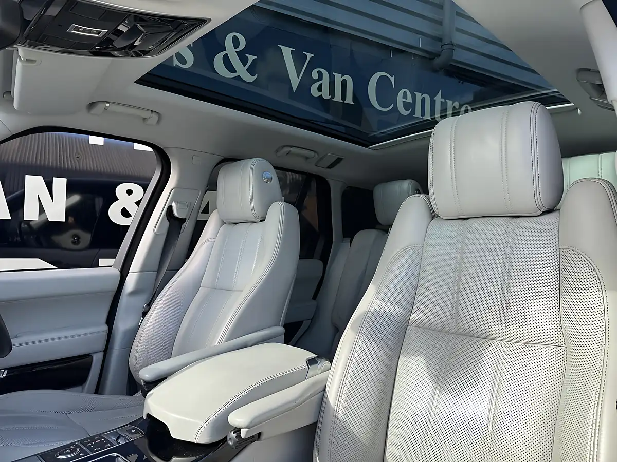 Used 2016 Land Rover Range Rover Vogue Se White - Interior and Exterior details 7