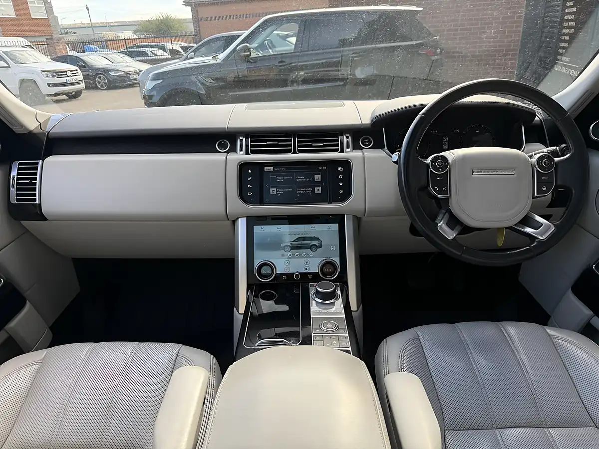 Used 2016 Land Rover Range Rover Vogue Se White - Interior and Exterior details 9