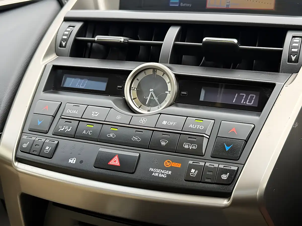 Used 2016 Lexus Nx Premier Silver - Interior and Exterior details 15