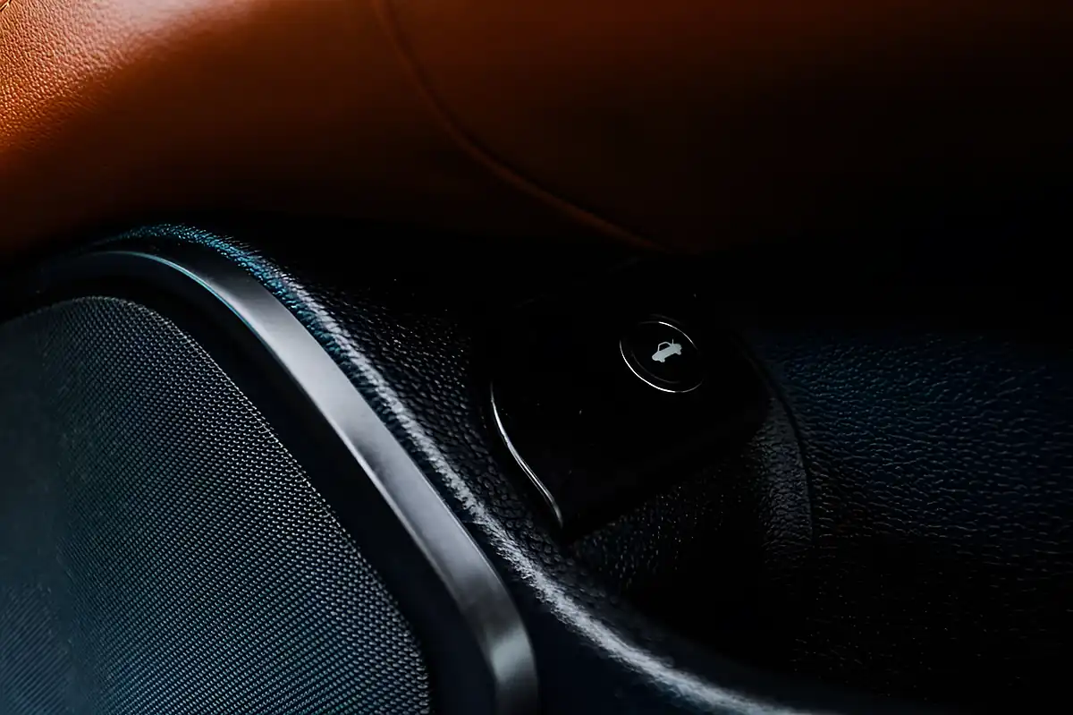 Used 2016 Maserati Ghibli Saloon Blue - Interior and Exterior details 15